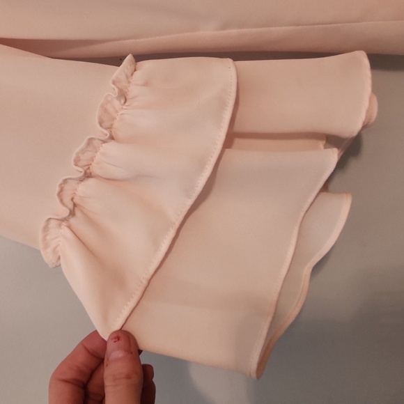 Tahari blouse - Picture 2 of 4